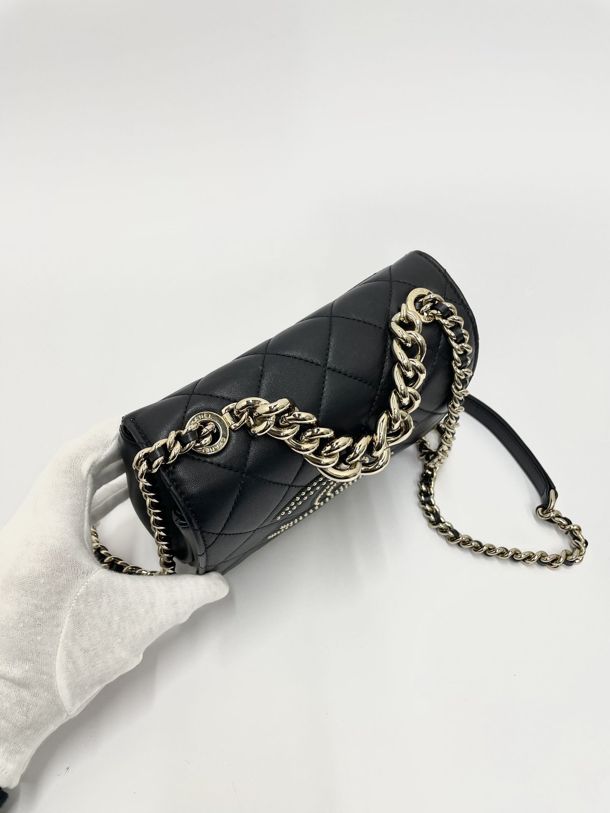 CHANEL ラムスキン マトラッセ ココマーク スタッズ チェーン CHANEL ラムスキン マトラッセ ココマーク スタッズ チェーン