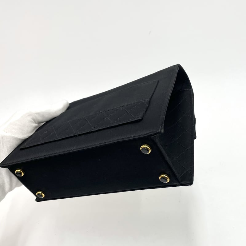 CHANEL 美品 シルクサテン 台形マトラッセ プレートビジューチェーン