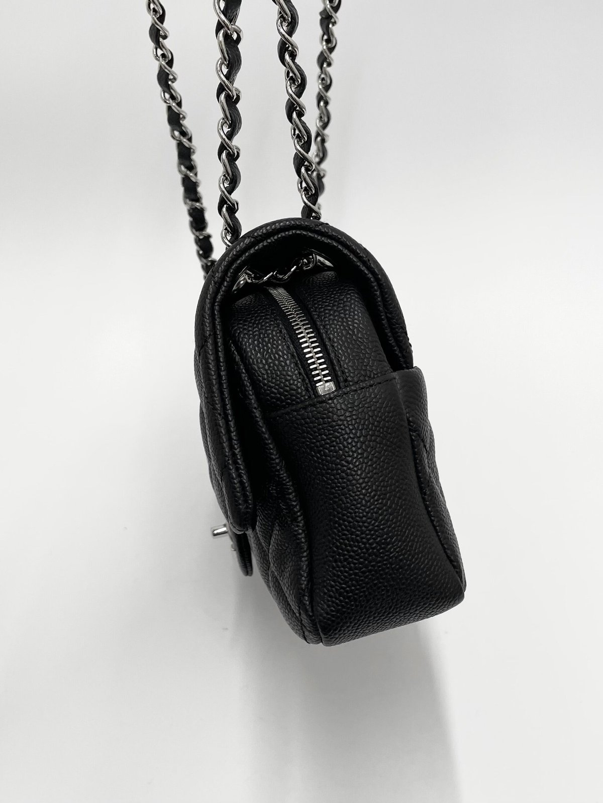 CHANEL キャビアスキン ショルダーバッグ CHANEL キャビアスキン マトラッセ ジップチェーンショルダー