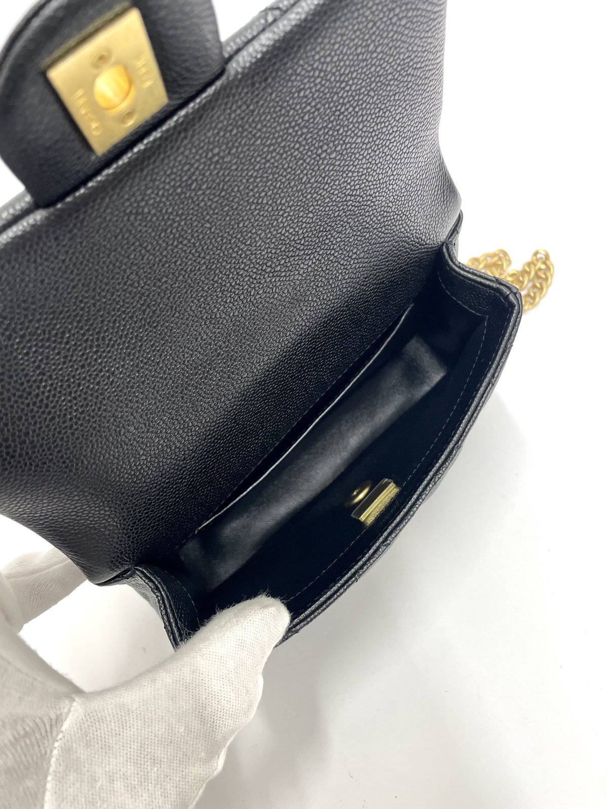 CHANEL 未使用品 キャビアスキン ミニマトラッセ ハートチェーン CHANEL 未使用品 キャビアスキン ミニマトラッセ ハートチェーン