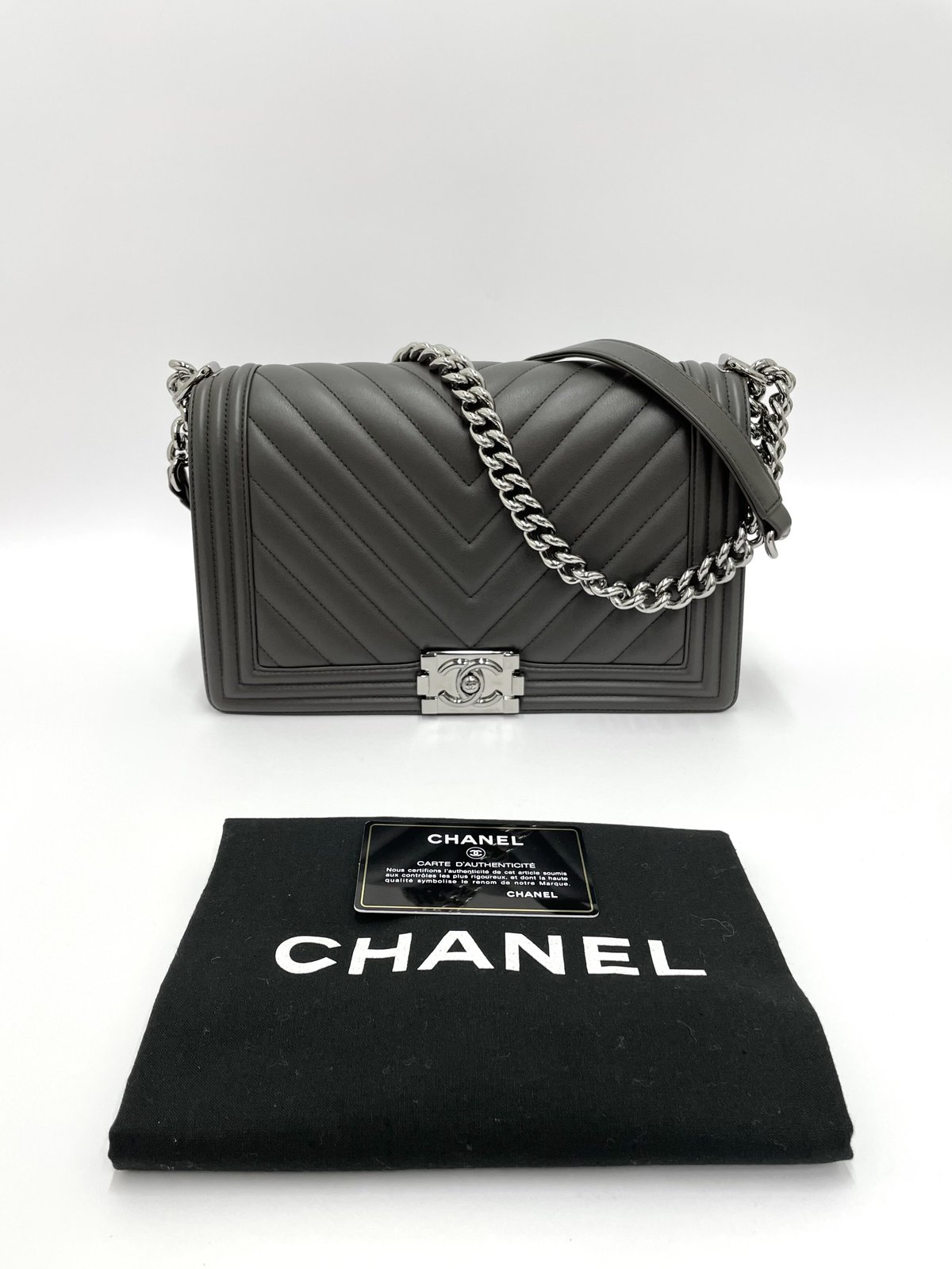 CHANEL ボーイシャネル Vステッチ チェーンショルダーバッグ