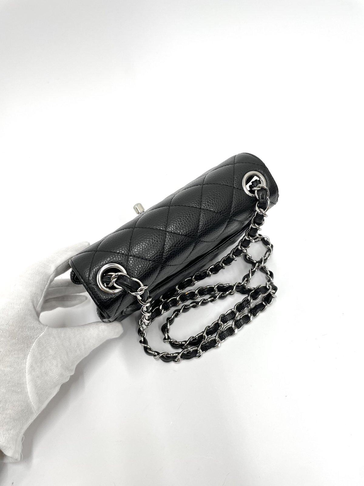 CHANEL キャビアスキン マトラッセ ミニフラップバッグ 17 CHANEL キャビアスキン マトラッセ ミニフラップバッグ 17