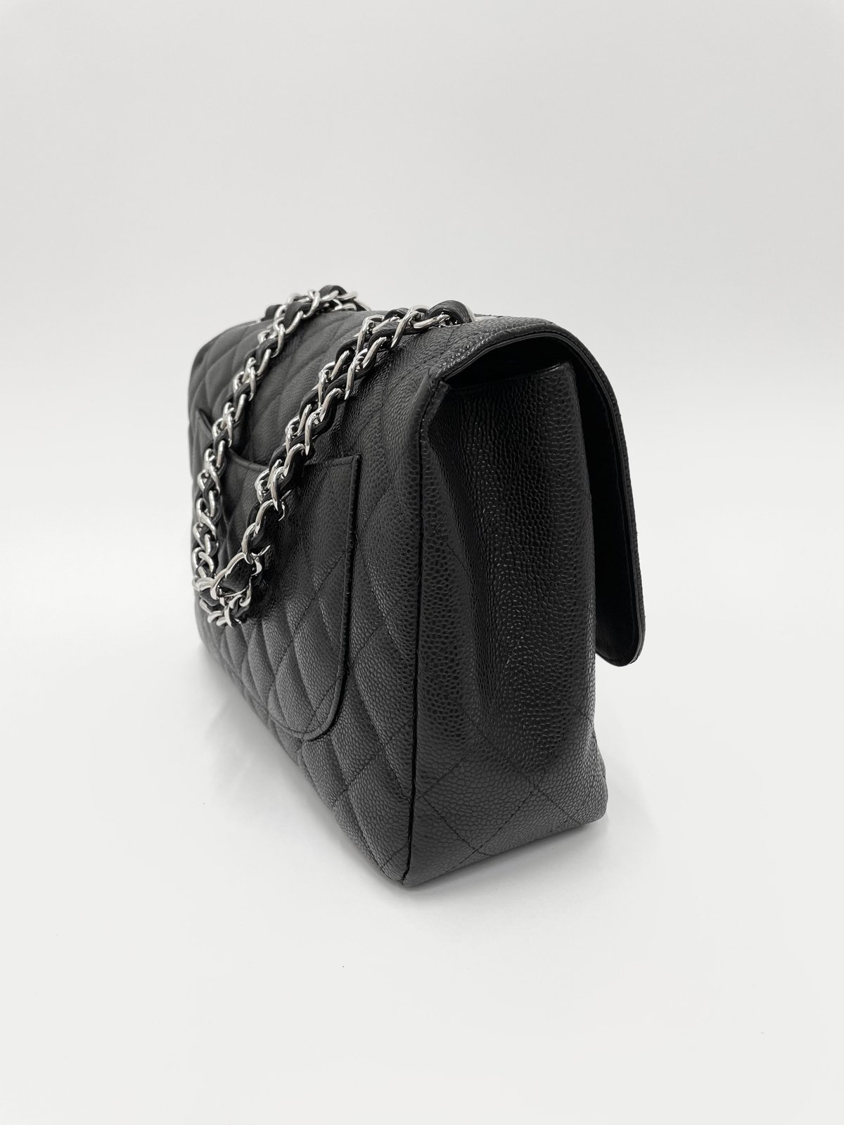 CHANEL キャビアスキン マトラッセ Jumbo チェーンショルダー CHANEL キャビアスキン マトラッセ Jumbo チェーンショルダー