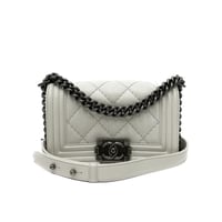 CHANEL ミニマトラッセ ボーイシャネル ショルダーバッグ ホワイト／シルバー金具 18番台