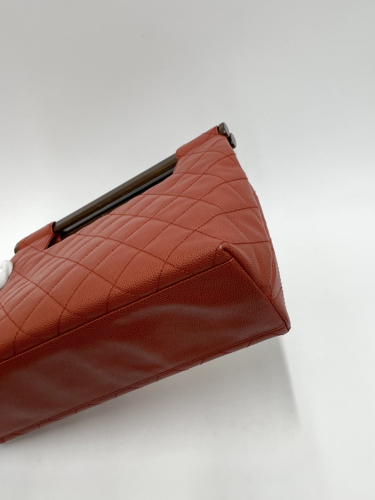 お値下げしました❣️美品⭐️シャネルマトラッセ⭐️赤キャビアスキン CHANEL キャビアスキン マトラッセ ウッド調 ハンドバッグ 8番台