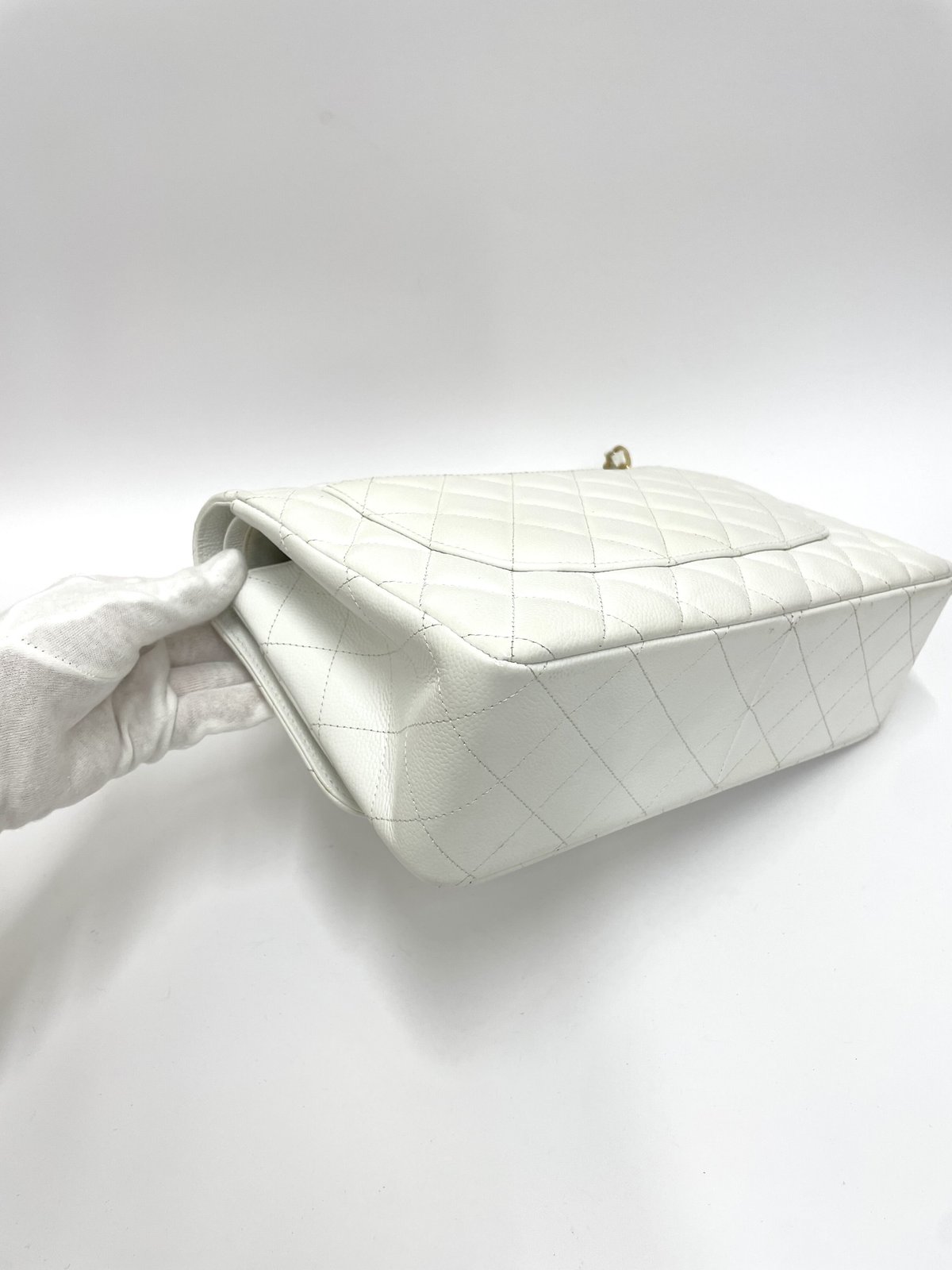 CHANEL キャビアスキン マトラッセ Jumbo Wフラップ チェーン CHANEL キャビアスキン マトラッセ Jumbo Wフラップ チェーン