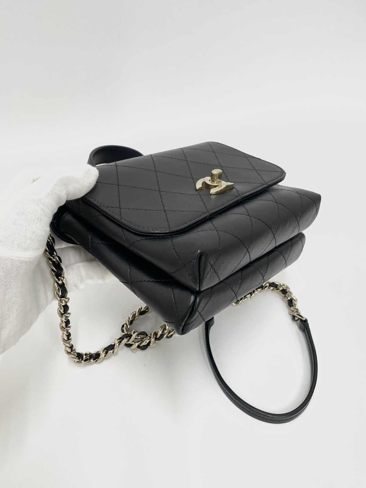 CHANEL レザー トップハンドル チェーンショルダーバッグ 28番台 CHANEL レザー トップハンドル チェーンショルダーバッグ 28番台