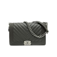 CHANEL ボーイシャネル Vステッチ チェーンショルダーバッグ ラムスキン 26番台