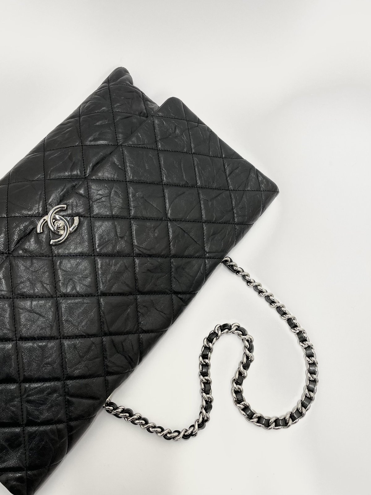 CHANEL カーフスキン チェーンショルダーショルダーバッグ Maxi 24番台
