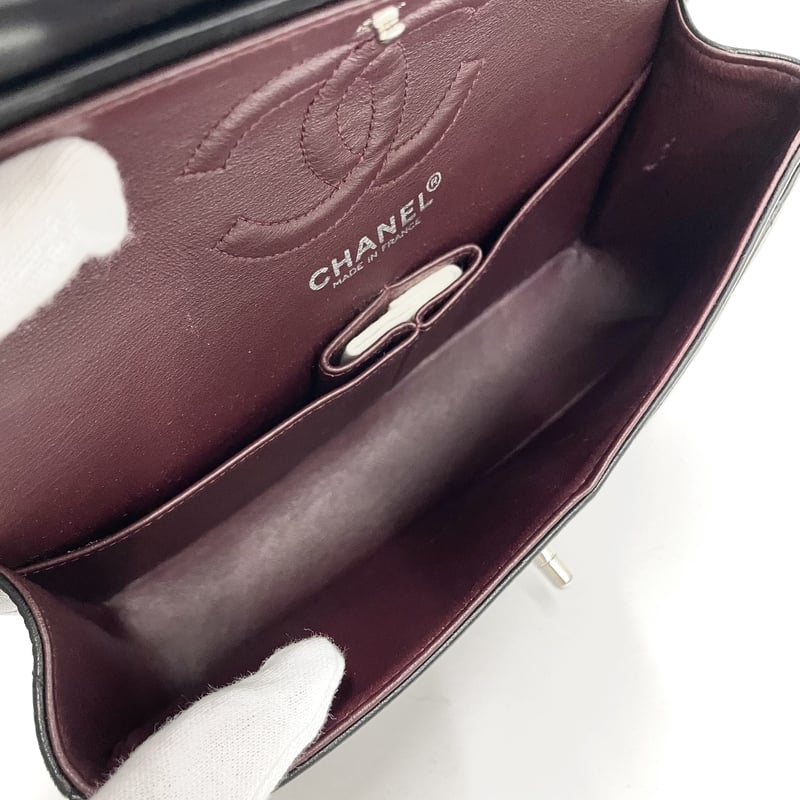 美品！シャネル　マトラッセラムスキンWフラップ23  チェーン　ショルダーバッグ CHANEL（シャネル） マトラッセ23 Wチェーンショルダーバッグ W
