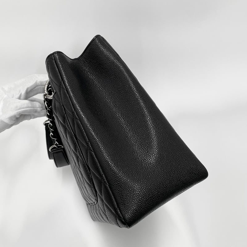 CHANEL キャビアスキン　チェーンショルダトートバッグ　デカマトラッセ CHANEL 【美品】シャネル マトラッセ デカココマーク チェーン