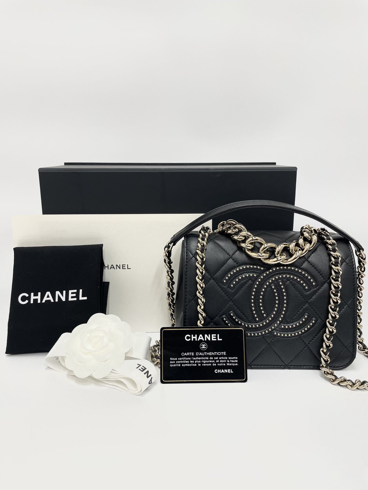 CHANEL ラムスキン マトラッセ ココマーク スタッズ チェーン CHANEL ラムスキン マトラッセ ココマーク スタッズ チェーン