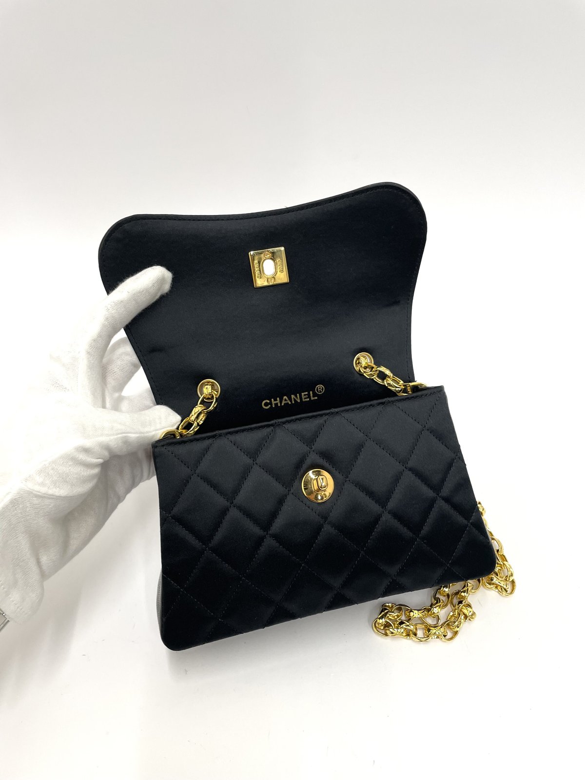 CHANEL 激レア サテン マトラッセ ココマーク ポーチ付 チェーン CHANEL 激レア サテン マトラッセ ココマーク ポーチ付 チェーン