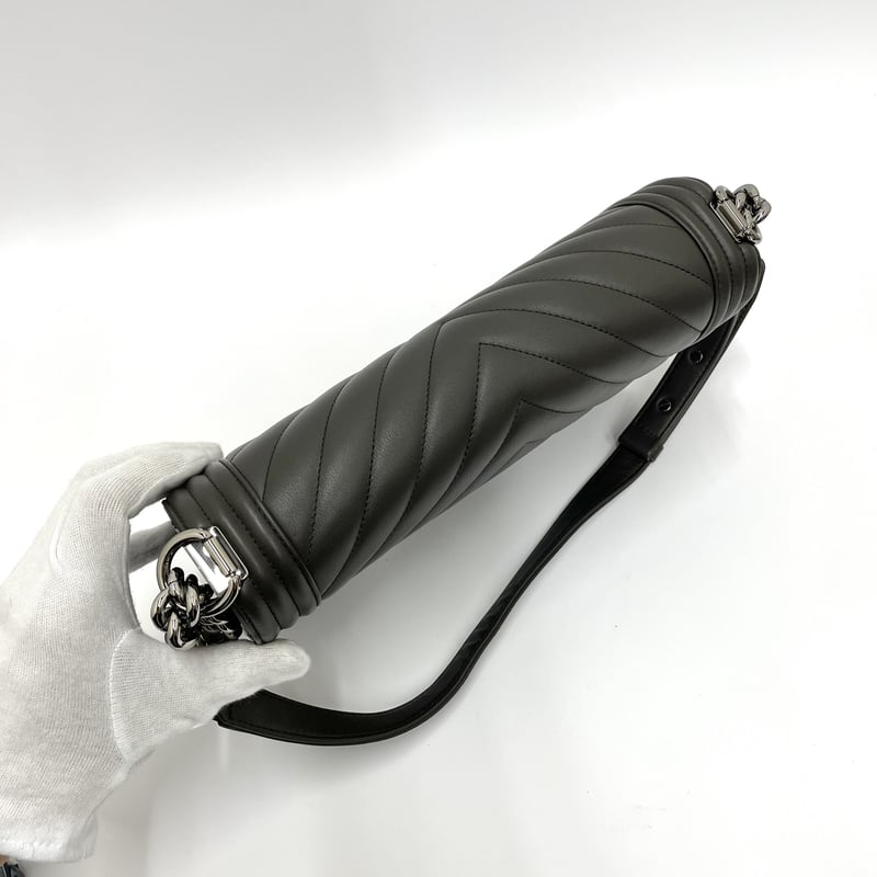 CHANEL ボーイシャネル Vステッチ チェーンショルダーバッグ