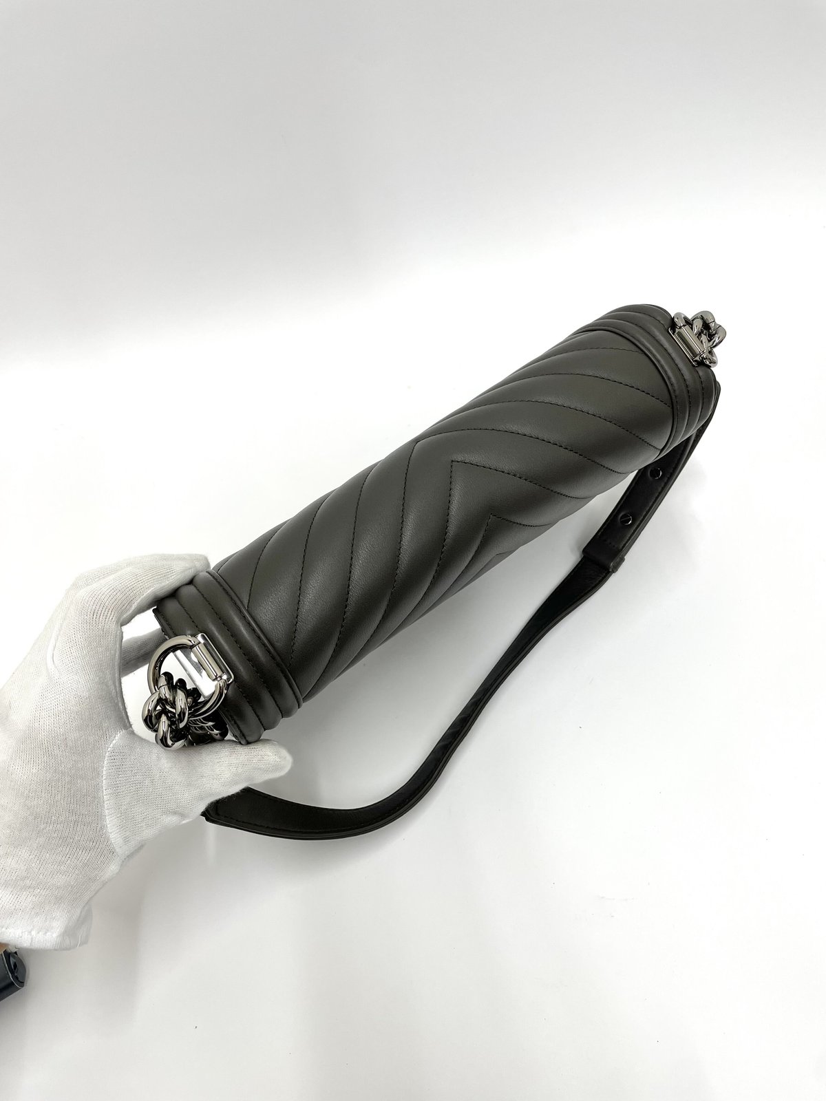 CHANEL ボーイシャネル Vステッチ チェーンショルダーバッグ