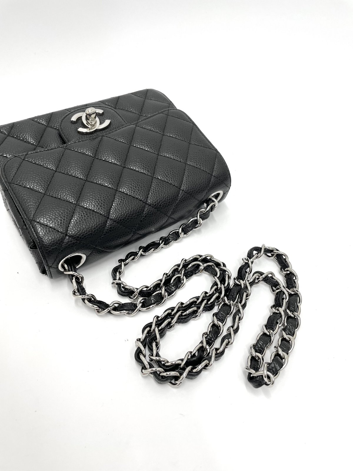 CHANEL キャビアスキン マトラッセ ミニフラップバッグ 17 CHANEL キャビアスキン マトラッセ ミニフラップバッグ 17