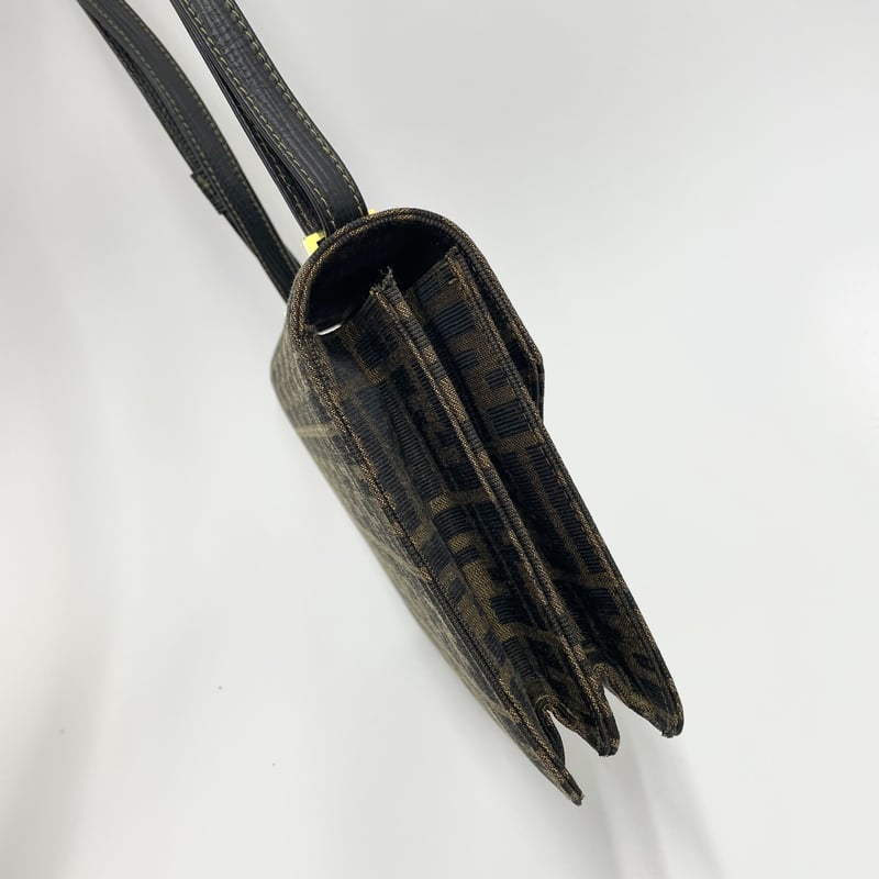 FENDI ズッカ柄 希少モデル ショルダーバッグ | AMONA VINTAGE FENDI ズッカ柄 希少モデル ショルダーバッグ | AMONA VINTAGE