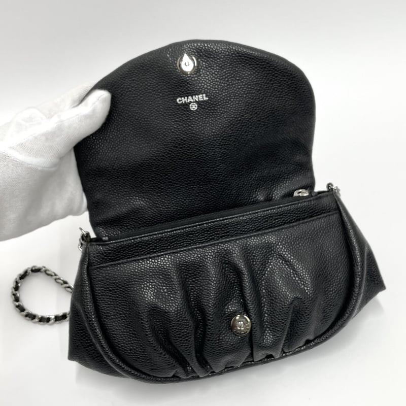 CHANEL キャビアスキン ココマーク ハーフムーン チェーン CHANEL キャビアスキン ココマーク ハーフムーン チェーン