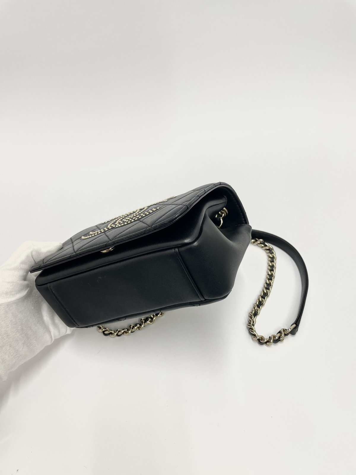 CHANEL ラムスキン マトラッセ ココマーク スタッズ チェーン CHANEL ラムスキン マトラッセ ココマーク スタッズ チェーン