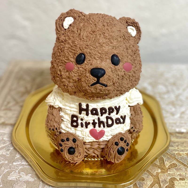くまの立体ケーキ(Tシャツロゴ風) | Tipitinats Cakes