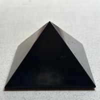シュンガイト　ピラミッド　大