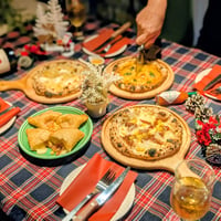 お歳暮 冬ギフト PIZZA BOX ｜送料無料｜選べる特典付[サンタカードorお歳暮シール] 石窯ピザ３枚＋揚げピザ2個入り🎄クリスマス冷凍ピザギフトにも