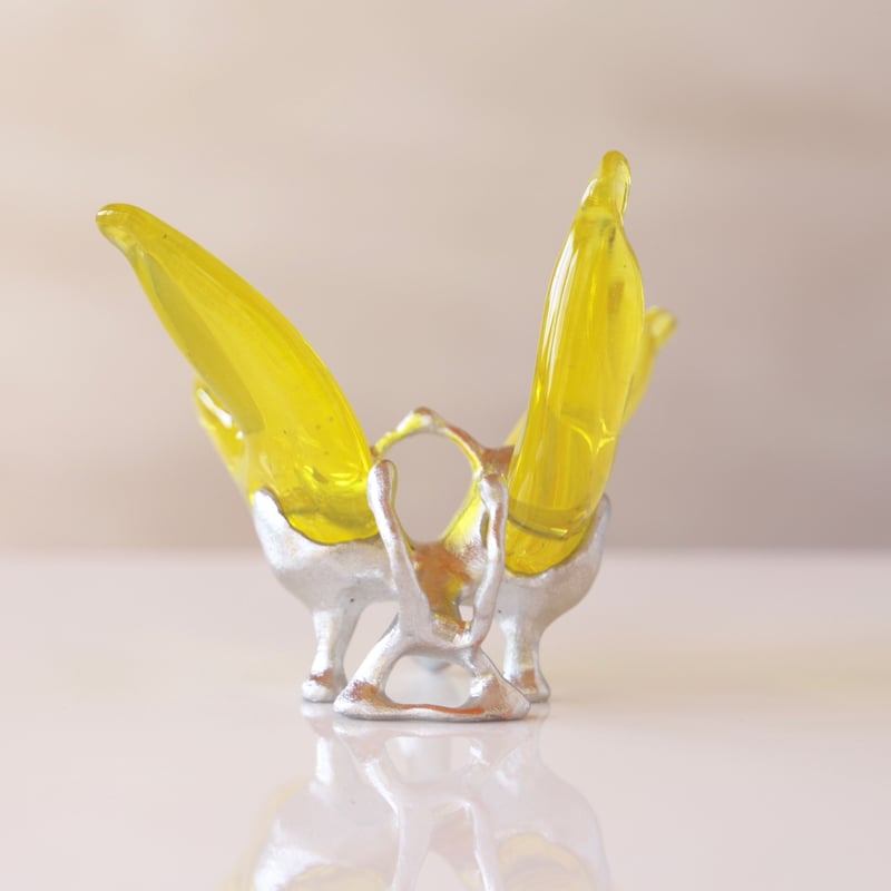 細見 博子 コンテンポラリーアート蝶々をつかもうとする 蛙