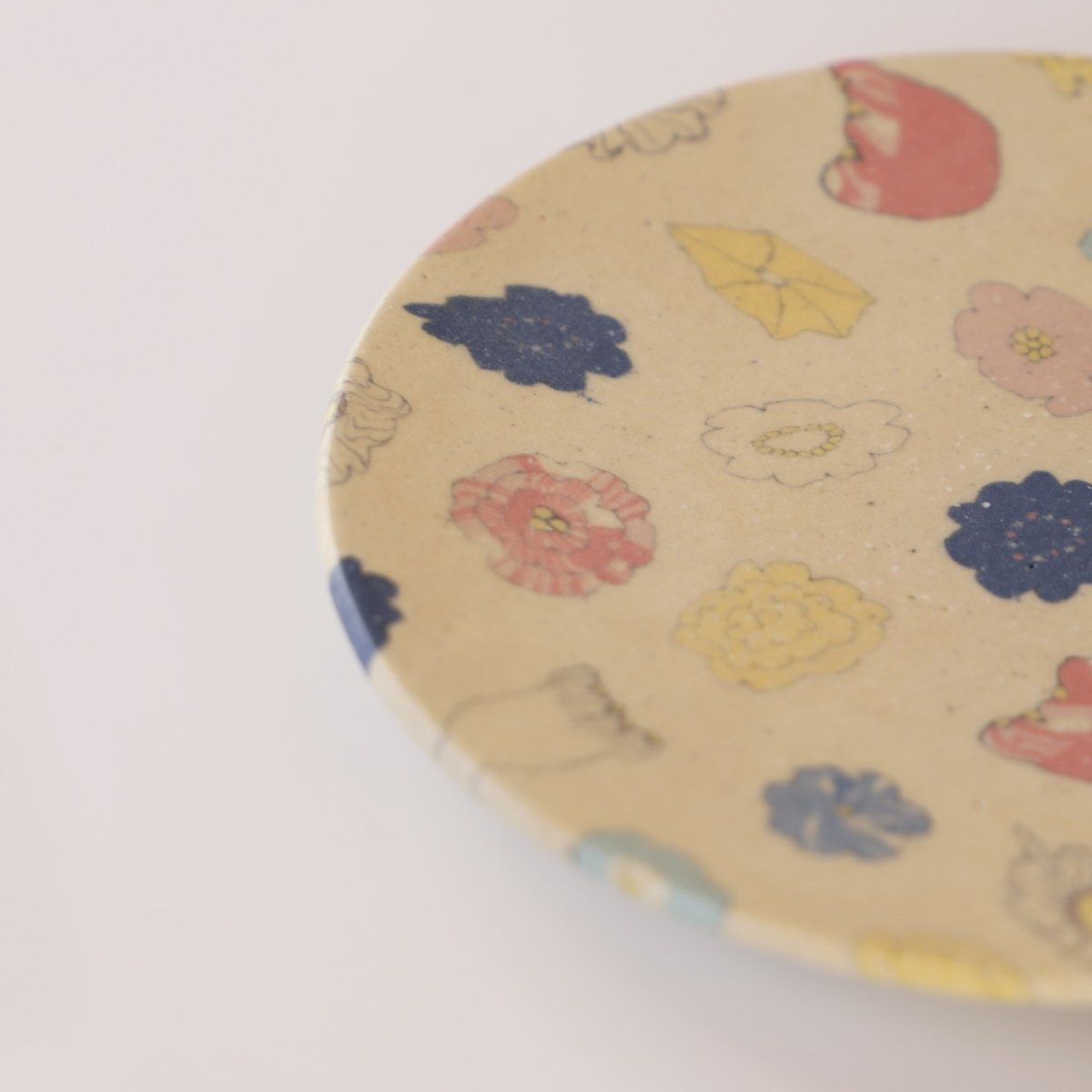 田中ちあき]フラワーパターン5寸皿・マルチ | gallery maruyama stitch