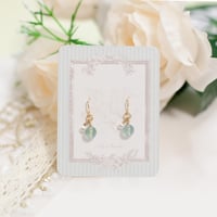 フローライトとパールの小さな一粒ピアス｜天然石 ハンドメイド 金属アレルギー対応 サージカルステンレス ニッケルフリー