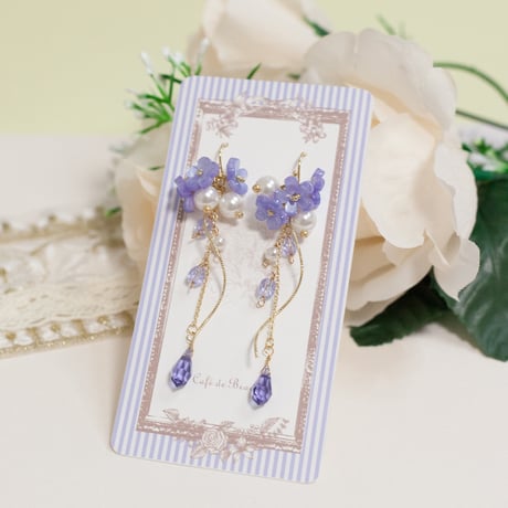 ネモフィラブーケのロングピアス｜花束 チェコビーズ クリスタル 春色ピアス 青い花 金具ゴールドカラー プレゼント