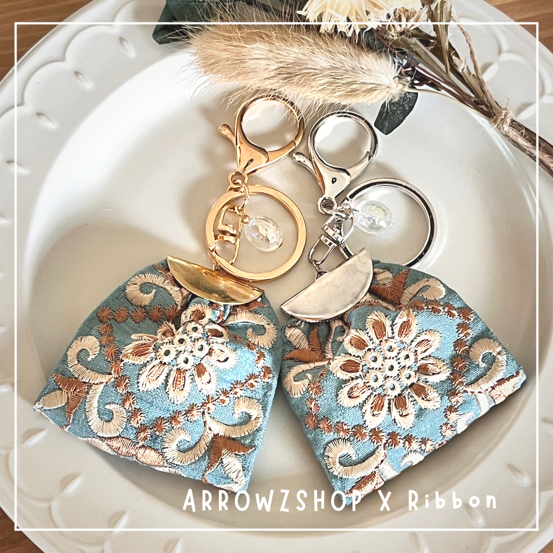 【送料無料】【RB03】インド刺繍リボン キーホルダー キーチェーン チャーム 高みえ ブルー系 バッグチャーム