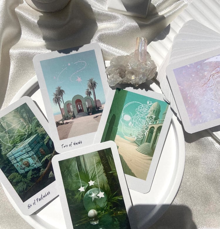 【正規品タロットカード】美麗✨美しい白の世界のタロット✨入手困難海外デッキ ホワイトミラクルタロットカード｜作者直輸入・希少デッキ | タロクル