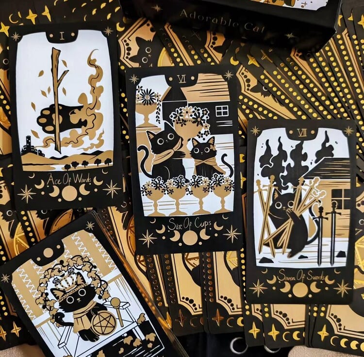 【正規品タロットカード】入手困難✨猫たちが色んなキャラに変身するユニークなデッキ 愛らしい猫のタロットカード (正規品・希少) | タロクル