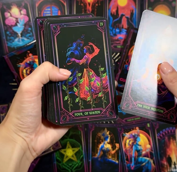 ネオンタロットカード (正規品・希少) | タロクル｜TaroCle