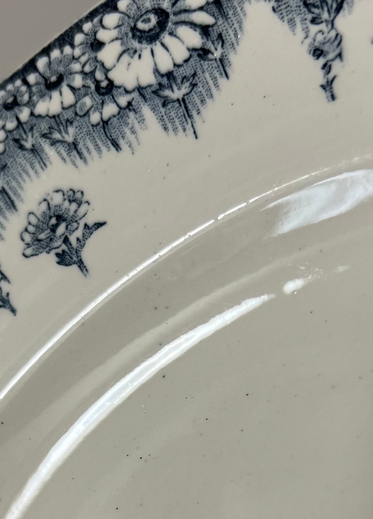 Longwy マーガレットが舞う平皿C | Cécil Le deuxième Brocante