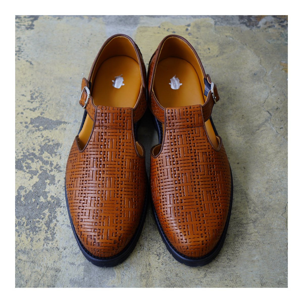 EMBOSSED CZECH GURKHA SANDAL | plus2023.shop