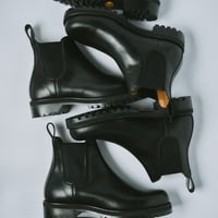 CHELSEA BOOTS