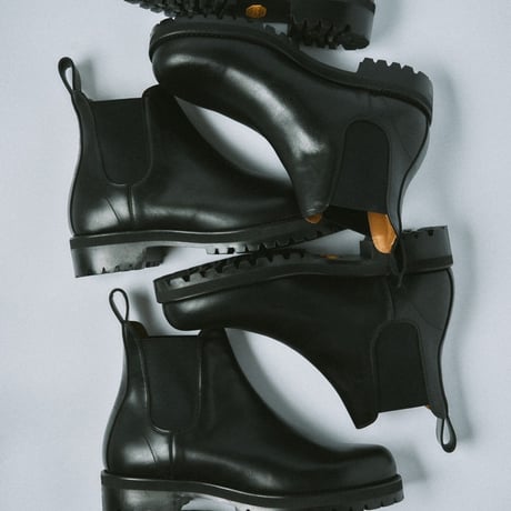 CHELSEA BOOTS