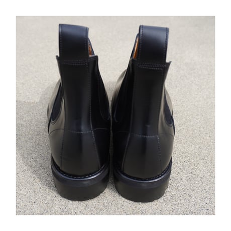 CHELSEA BOOTS