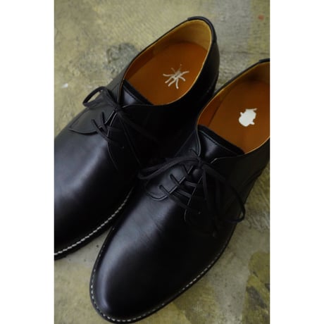 ASYMMETRIC SERVICE SHOES