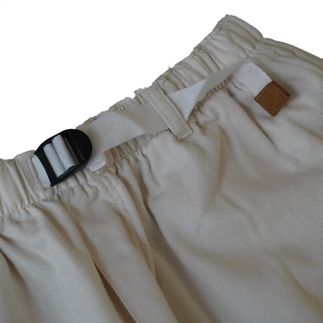 HERRINGBOON SHORT PANTS (WHITE)
