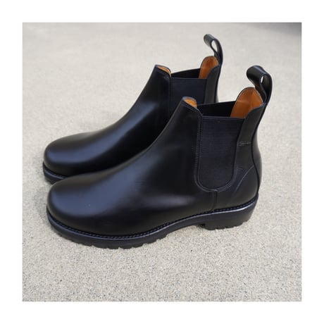 CHELSEA BOOTS