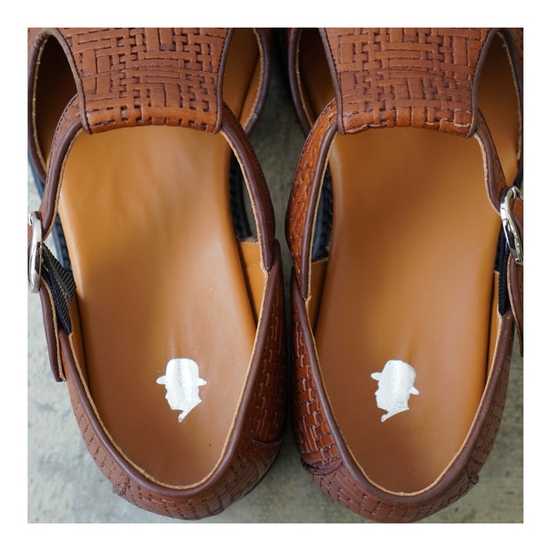 新品 Tomo&Co CZECH GURKHA グルカサンダル ブラウン25cm EMBOSSED CZECH GURKHA SANDAL -BROWN- | IN ONLINE STORE