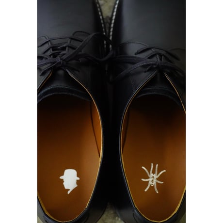 ASYMMETRIC SERVICE SHOES