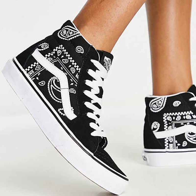 Vans バンズ ペイズリー バンダナ柄 ハイカットスニーカー 黒 | 海外 