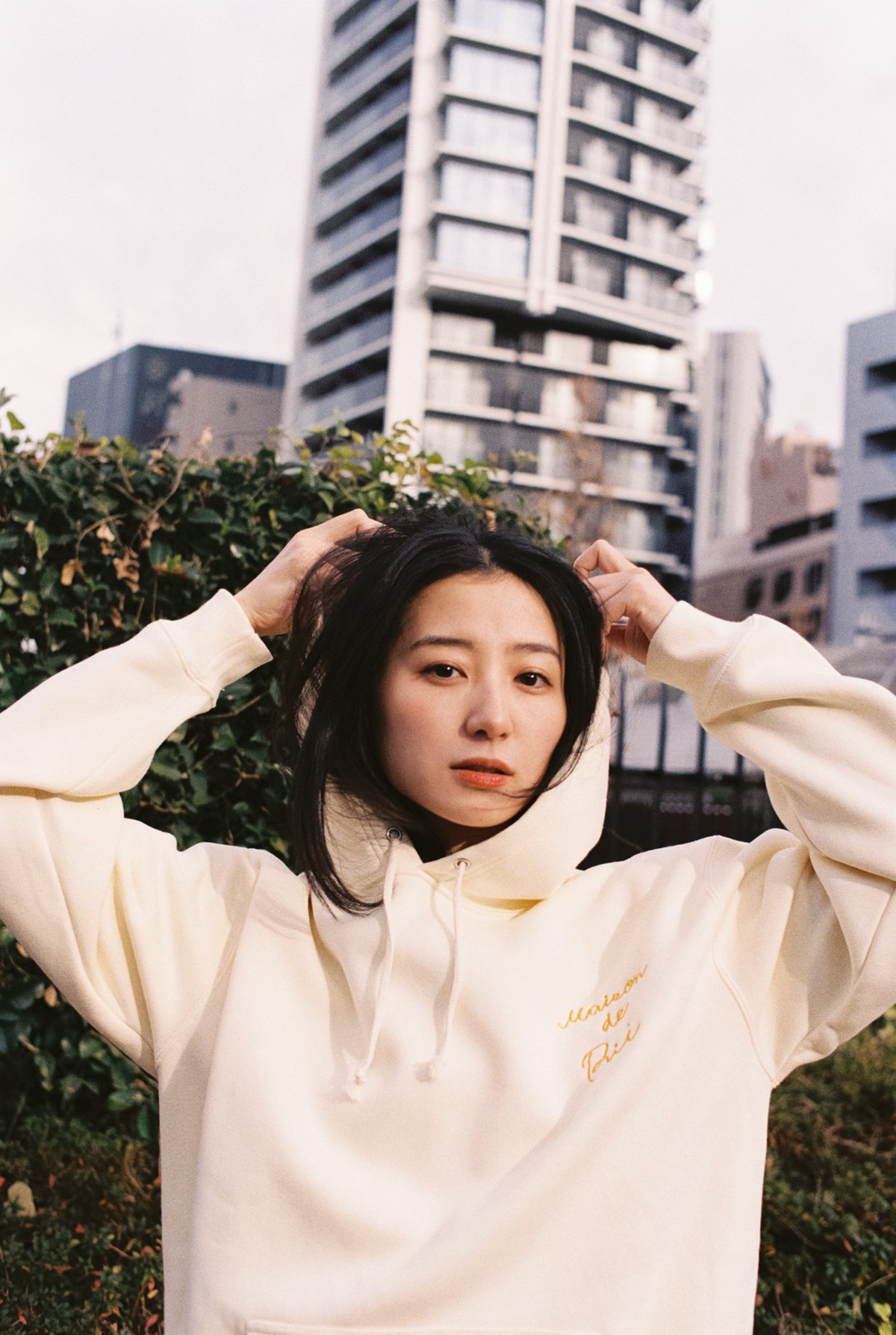 高田里穂パーカー ナチュラル | ギローチェオンラインストア