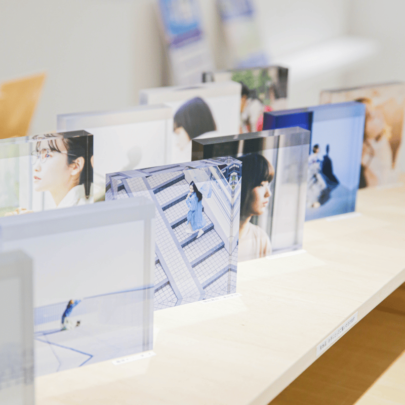 山田杏奈 アクリルキューブ 女優展 in PARCO 山田杏奈×酒井貴弘 アクリルキューブ 女優展 in PARCO | ギ