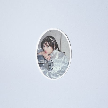 恒松祐里 × aika ステッカー③ 女優展 Vol.5