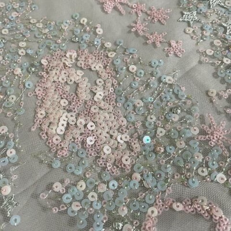 エトロの素敵な素敵なバックです。刺繍やスパンコール、すべて素敵ですよ。 エトロの素敵な素敵なバックです。刺繍やスパンコール、すべて