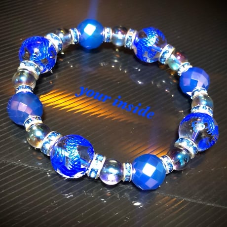 ブルー龍彫り水晶 オーラ カルセドニー64面カット(染め) 天然石ブレスレット
